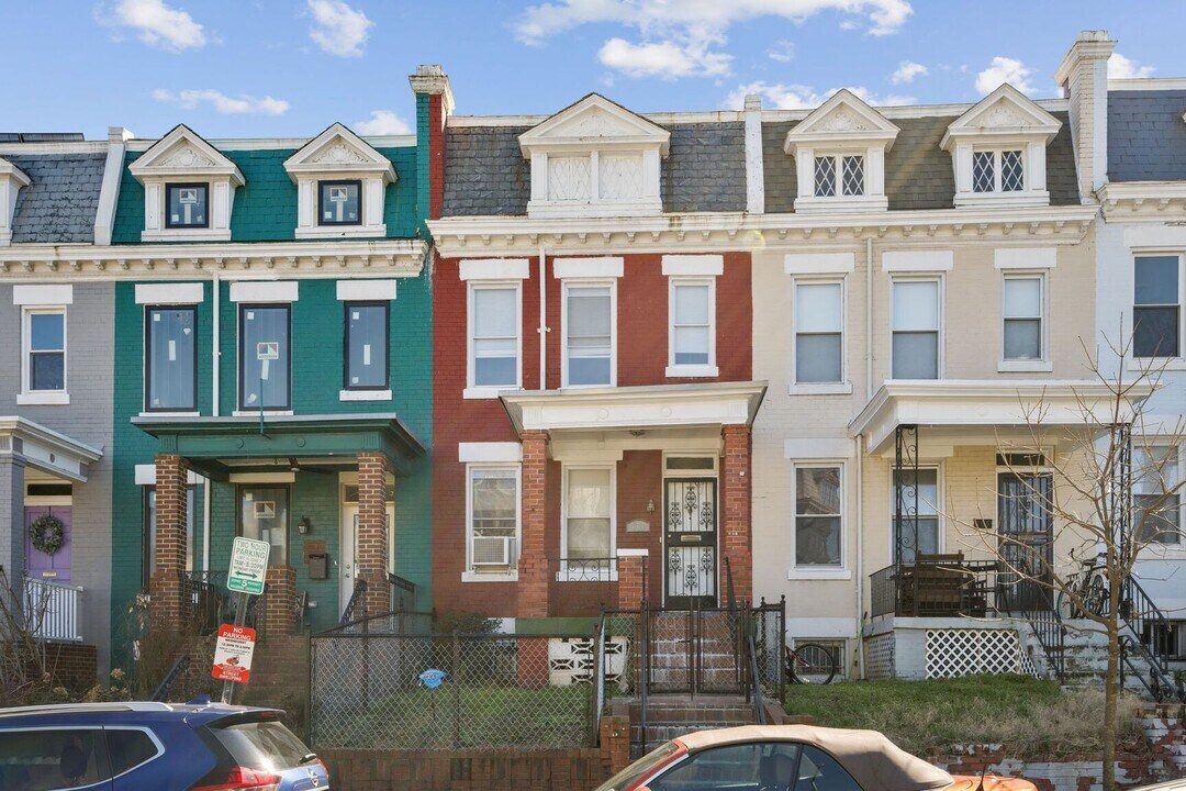 167 V St NE in Washington, DC - Building Photo