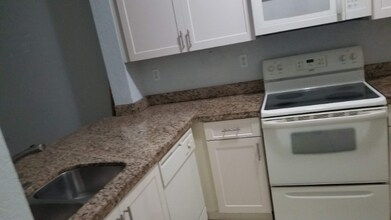 17710 NW 73rd Ave in Hialeah, FL - Building Photo - Building Photo
