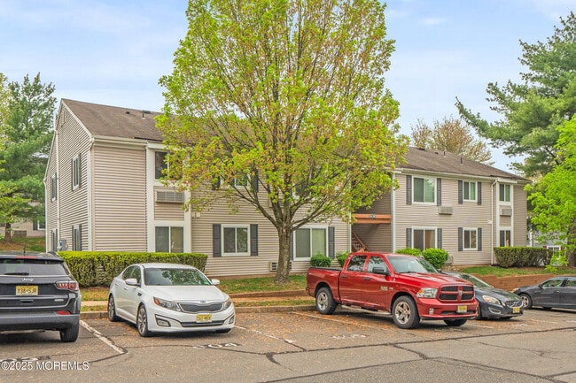 43 Bolton Ct in Franklin Township, NJ - Building Photo - Building Photo