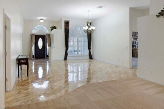 215 Strathmore Cir in Kissimmee, FL - Building Photo - Building Photo