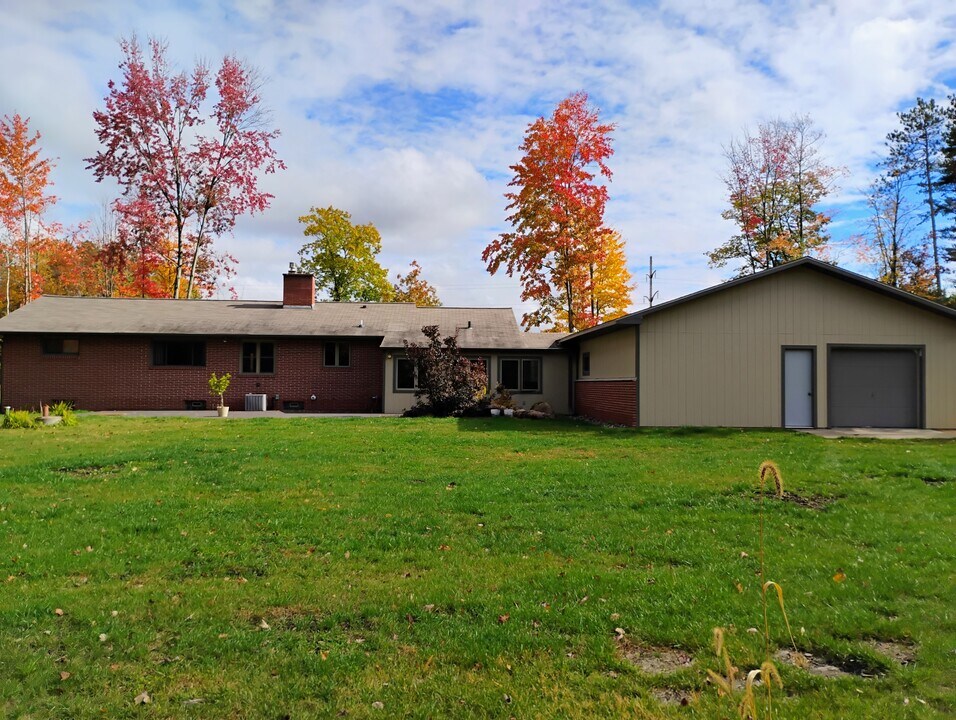 4106 Camp Phillips Rd in Weston, WI - Building Photo
