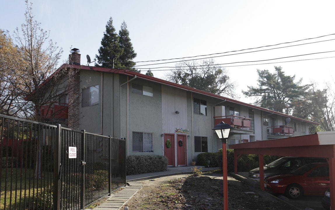 Sierra Garden Apartments in Walnut Creek, CA - Building Photo