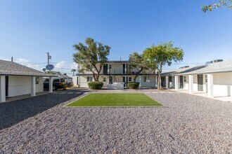 306 E Kinderman Dr in Avondale, AZ - Building Photo - Building Photo