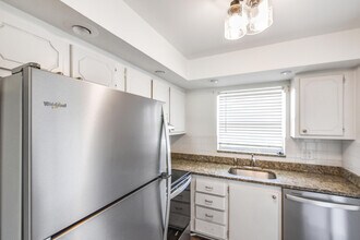 9851 Sandalfoot Blvd in Boca Raton, FL - Building Photo - Building Photo