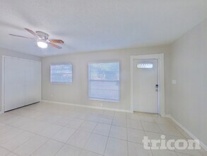 10002 N 24th St in Tampa, FL - Building Photo - Building Photo