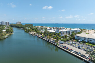 Lago Mar Place in Fort Lauderdale, FL - Building Photo - Building Photo