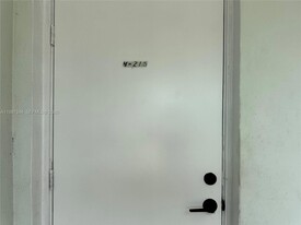 7670 SW 82nd St, Unit H215 in Miami, FL - Building Photo