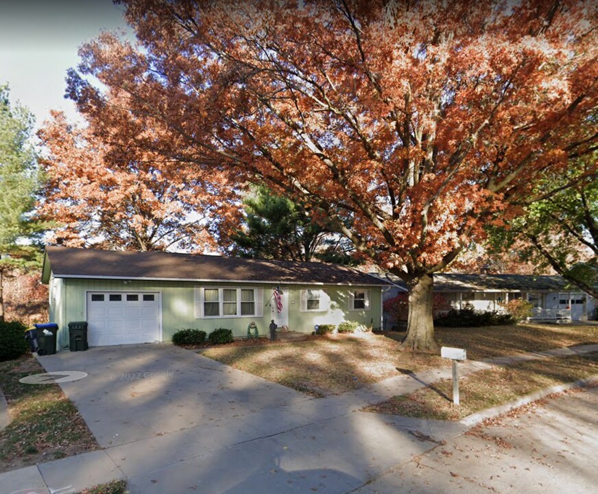 735 Keswick Dr in Iowa City, IA - Building Photo