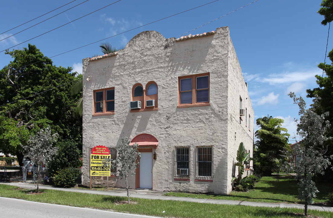 2135-2237 Washington St in Hollywood, FL - Building Photo