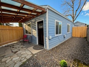 458 W Berkeley St in Gladstone, OR - Building Photo - Building Photo