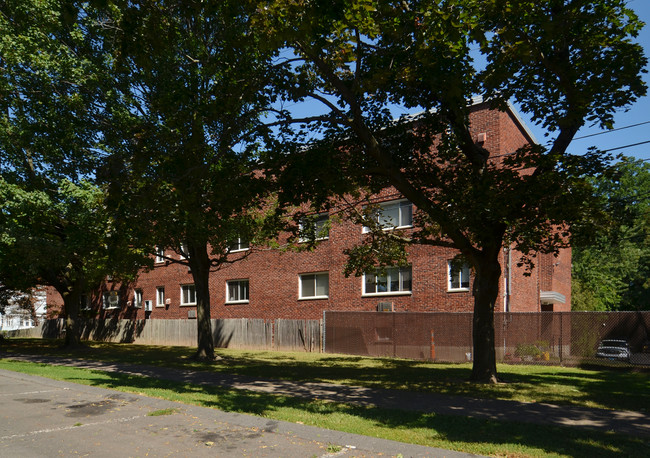 Kennedy Park Apartments in West Hartford, CT - Building Photo - Building Photo