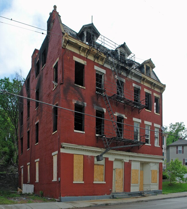 2526 Riverside Dr in Cincinnati, OH - Building Photo - Building Photo