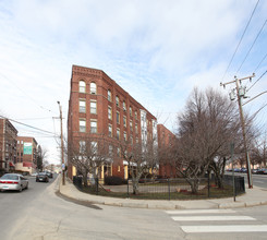 Enterprise Apartments and Abbott Towers in Waterbury, CT - Foto de edificio - Building Photo