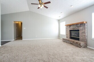 7737 Blue Willow Dr in Indianapolis, IN - Building Photo - Building Photo