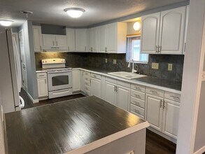 934 Evergreen Ave in Hollister, MO - Building Photo - Building Photo