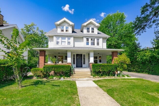 property at 2438 Woodmere Dr