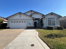 7936 Quaker Ridge Way in Sacramento, CA - Building Photo