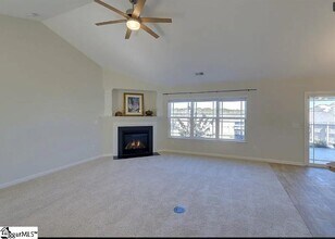 233 Shale Dr in Easley, SC - Foto de edificio - Building Photo