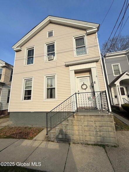 93 Hudson Ave, Unit 2 in Green Island, NY - Building Photo