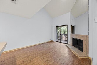 8888 Tallwood Dr in Austin, TX - Foto de edificio - Building Photo