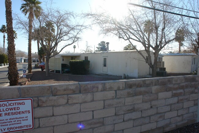 Palm Grove Senior Mobile Home Park in Las Vegas, NV - Foto de edificio - Building Photo