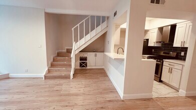 17836 Magnolia Blvd in Encino, CA - Building Photo - Building Photo