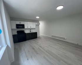 2702 W 7th St, Unit 1 in Chester, PA - Foto de edificio - Building Photo