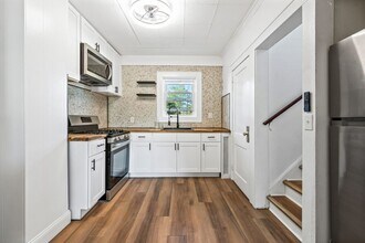 120B Little Pl in South Bound Brook, NJ - Foto de edificio - Building Photo