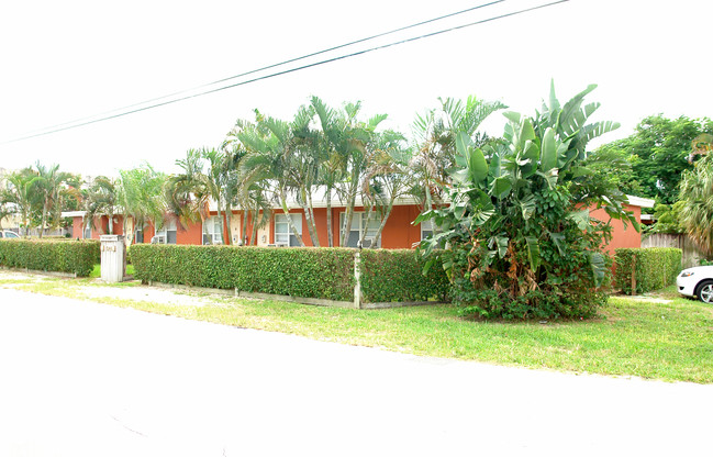 1044 N 16th Ter in Fort Lauderdale, FL - Building Photo - Building Photo