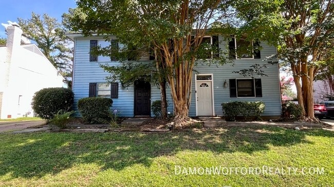 property at 941 Glastonbury Cir