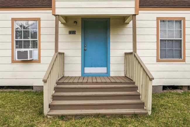7215 Apache St in Houston, TX - Building Photo - Building Photo