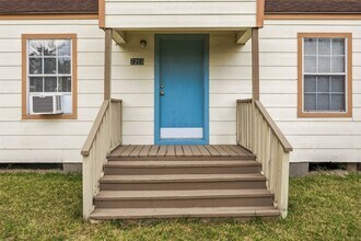 7215 Apache St in Houston, TX - Foto de edificio - Building Photo