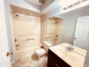 434 Waterford Dr in Edison, NJ - Building Photo - Building Photo