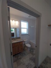 1113 D St in Springfield, OR - Foto de edificio - Building Photo