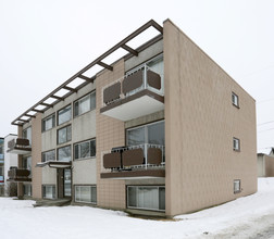 4024 Glenpark Cres SW in Calgary, AB - Building Photo - Building Photo