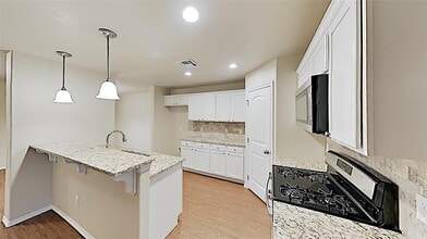 205 St Charles Way in Midwest City, OK - Building Photo - Building Photo