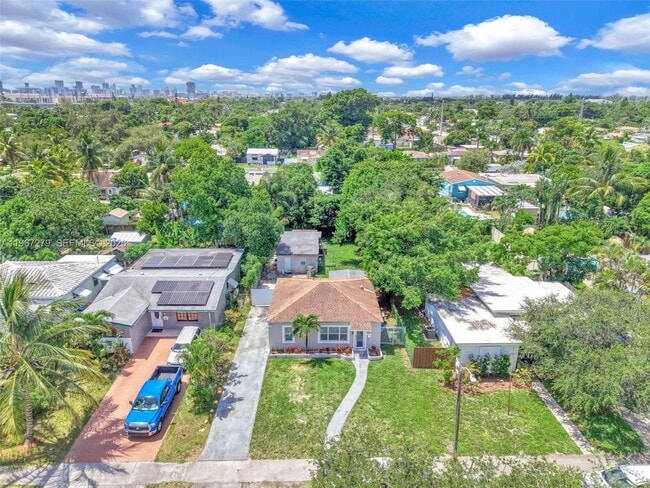 2318 Washington St in Hollywood, FL - Building Photo - Building Photo