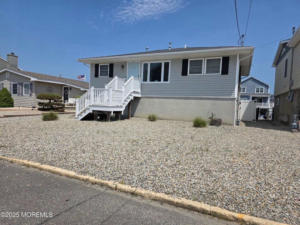 9 Neptune Rd in Toms River, NJ - Foto de edificio