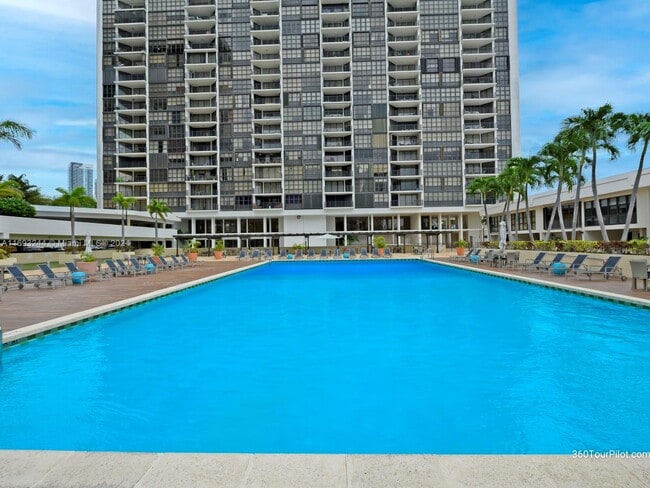 1865 Brickell Ave, Unit A1802 in Miami, FL - Foto de edificio - Building Photo