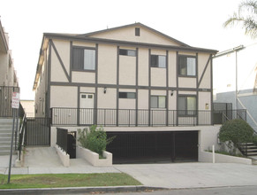 544 E Santa Anita Ave in Burbank, CA - Building Photo - Building Photo