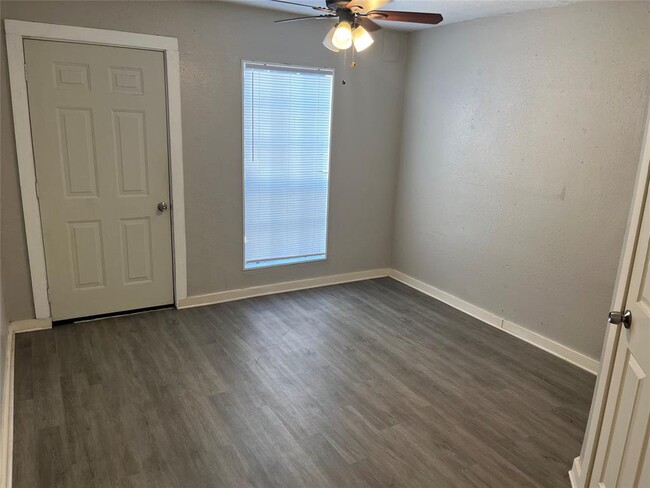 1813 Hatwell St in Houston, TX - Building Photo - Building Photo