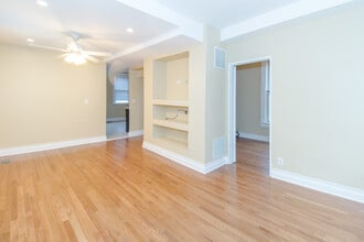 3446 N Damen Ave, Unit Coach house in Chicago, IL - Building Photo - Building Photo