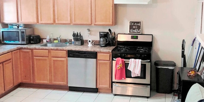 3321 N Lakewood Ave, Unit 3325-Garden in Chicago, IL - Foto de edificio - Building Photo