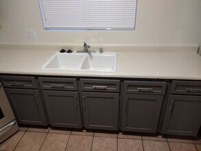 5230 San Anselmo St in Las Vegas, NV - Building Photo - Building Photo