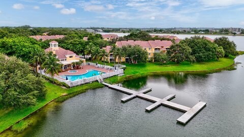 2331 NW 33rd St in Oakland Park, FL - Building Photo