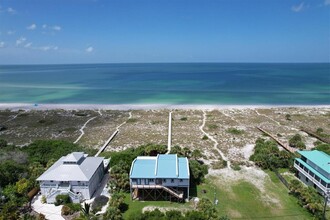 9736 Little Gasparilla in Placida, FL - Foto de edificio - Building Photo