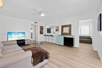 1601 Bay Rd in Miami Beach, FL - Building Photo - Building Photo