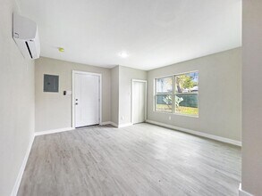 1606 W Wildwood Dr in San Antonio, TX - Foto de edificio - Building Photo