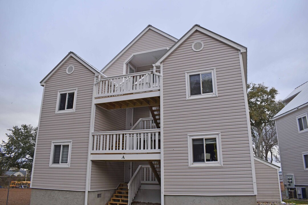 89 Country Club Dr in Minnesott Beach, NC - Foto de edificio