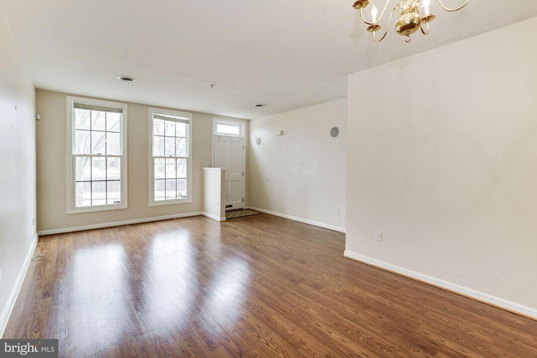 512 St Mary St Photo